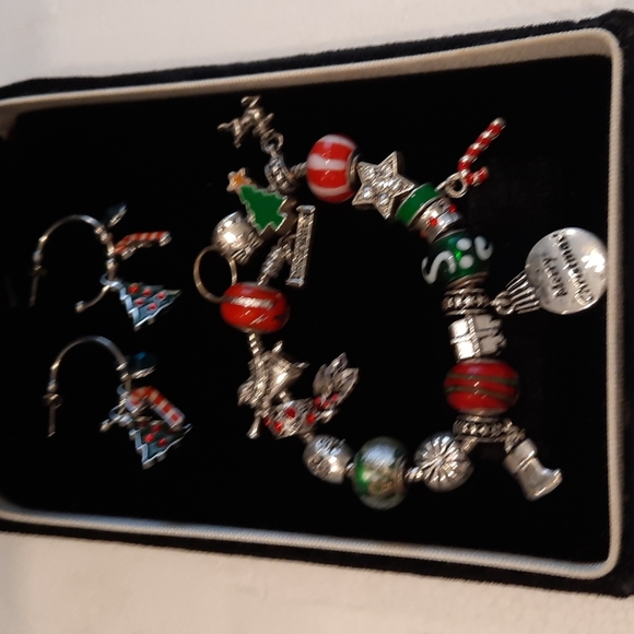 December Willabee&Ward Charm Bracelet - Picture 10 of 10